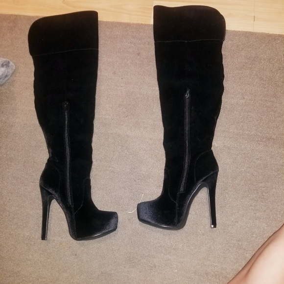 Black thigh high boots - Picture 8 of 8